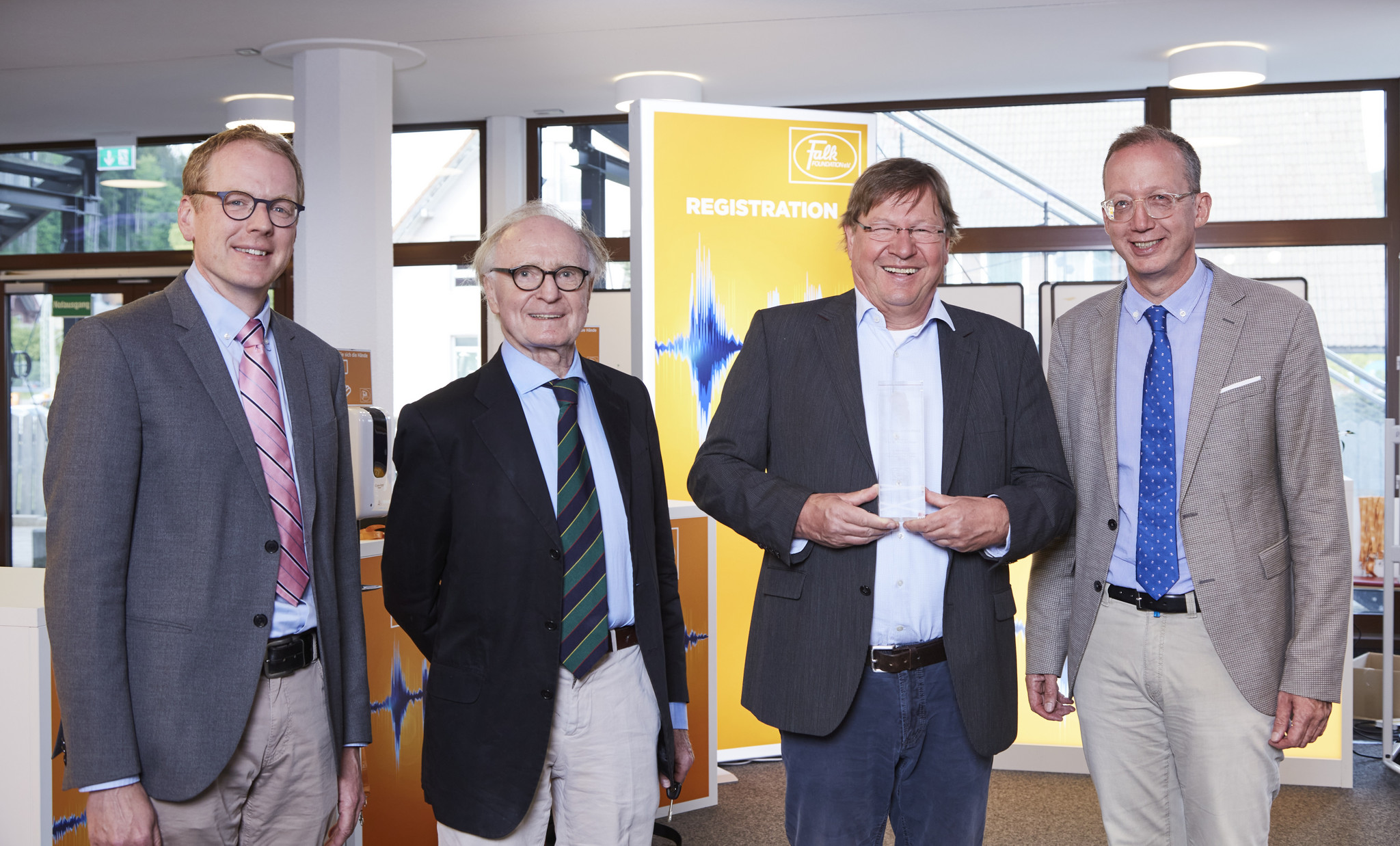 von links: Prof. Dr. Peter Hasselblatt (Freiburg), Prof. Dr. Dr. h.c. Hubert E. Blum (Freiburg), Prof. Dr. Stephan Urban (Heidelberg), Prof. Dr. Robert Thimme (Freiburg) 